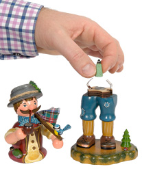 Tradition d'allemagne, homme fumeur d'encens en bois